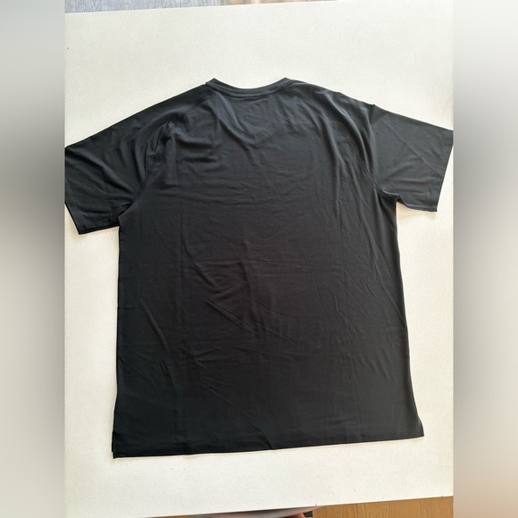 Peloton Men’s Tech Classic V-neck Short Sleeve - Picture 5 of 7